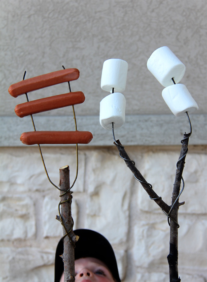4blog-hot-dog-marshmallow-skewers.jpg