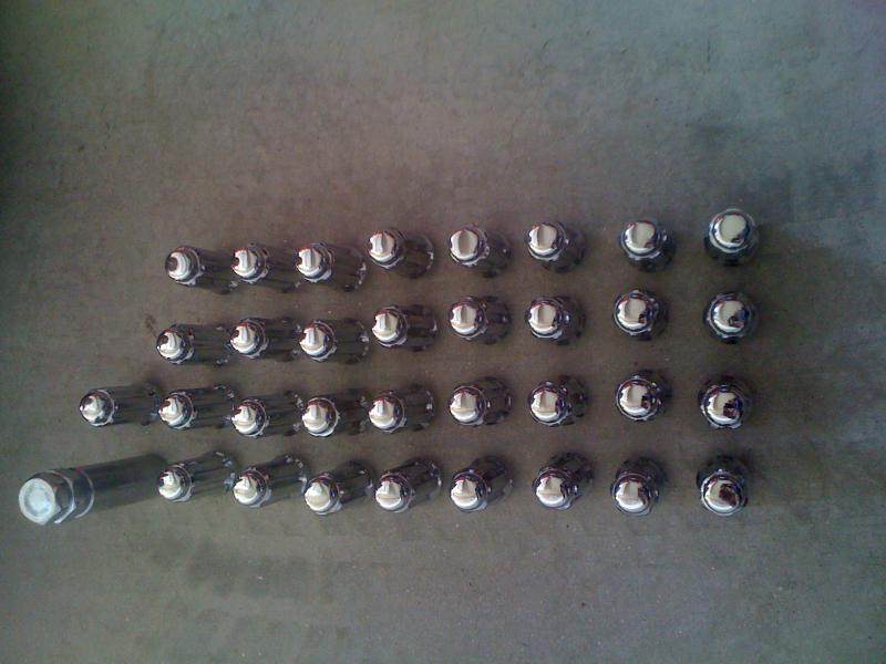 70-superduty-spline-drive-chrome-lug-nuts-img_0663.jpg