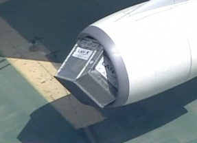 747_baggage_container_2.jpg