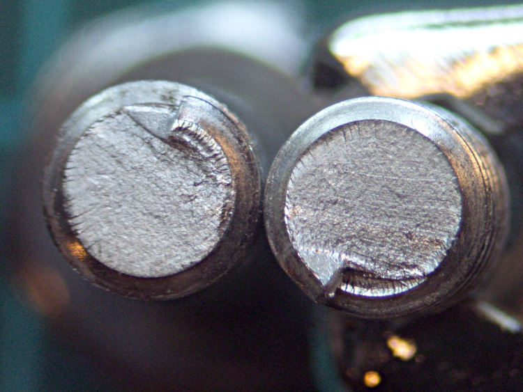 cimg5584-fractured-screw-surfaces.jpg
