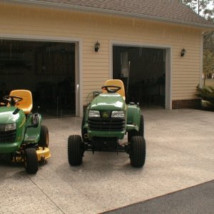 John Deere 110 vs X728