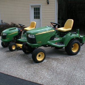 John Deere 110 vs X728