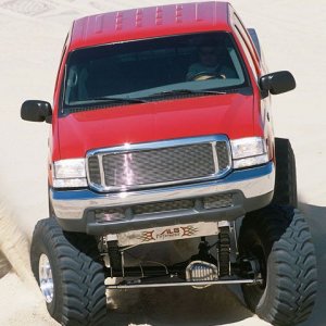 0112or_01_z_2001_ford_f250_super_duty_4wd_offroading_front_top_view
