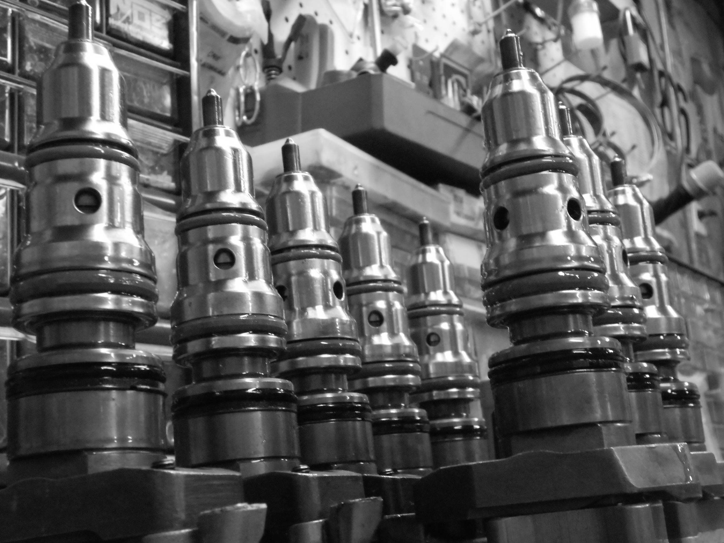 INJECTORS B/W