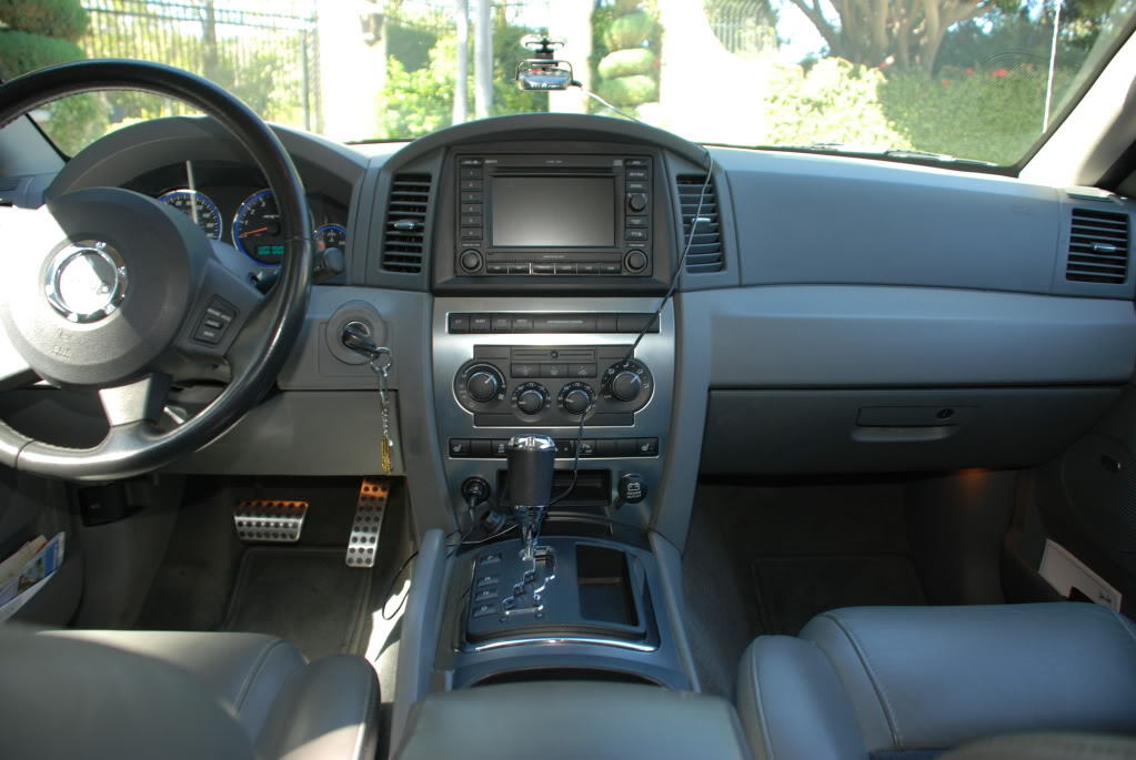 SRT8_interior2